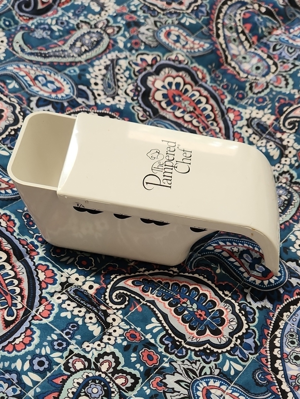 Pampered Chef Adjustable Measuring Cup